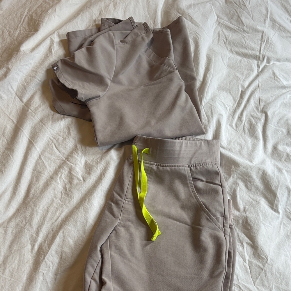 FIGS Beige Scrub Set XS